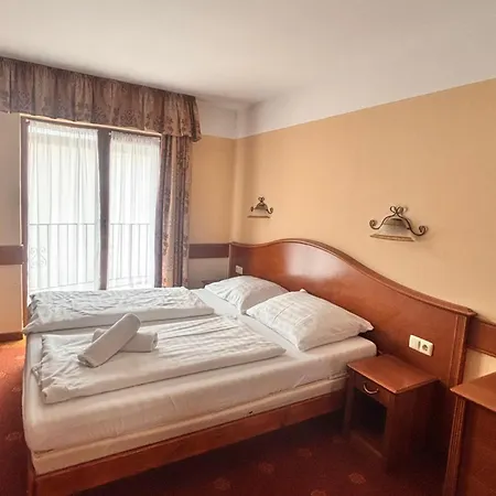 Phoenix Spa Apartman House *