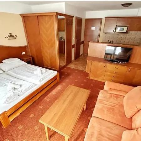 Phoenix Spa Apartman House